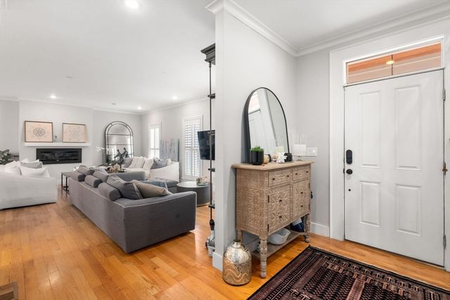 75 Auburn St, Newton, MA 02466