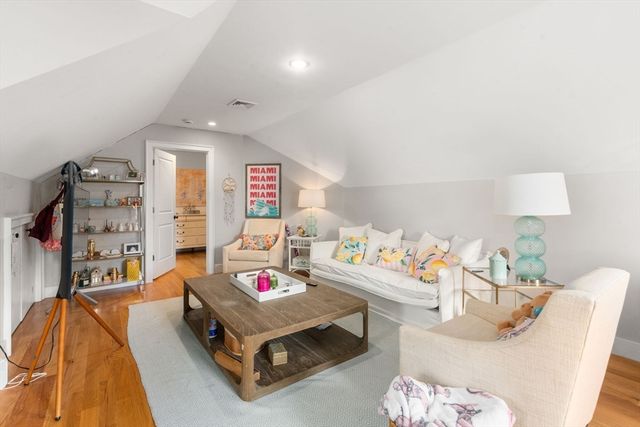 75 Auburn St, Newton, MA 02466