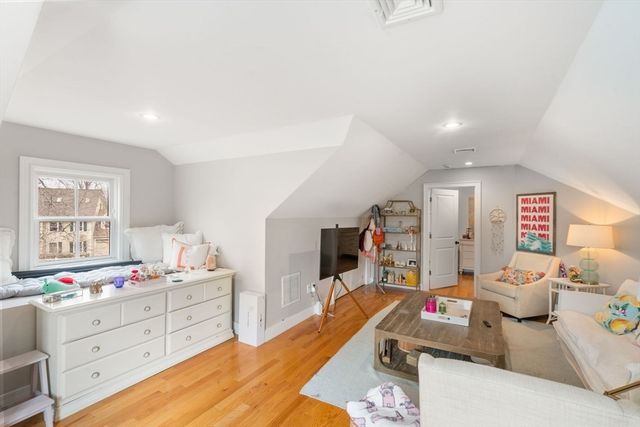 75 Auburn St, Newton, MA 02466