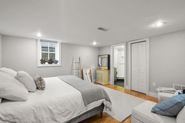 75 Auburn St, Newton, MA 02466