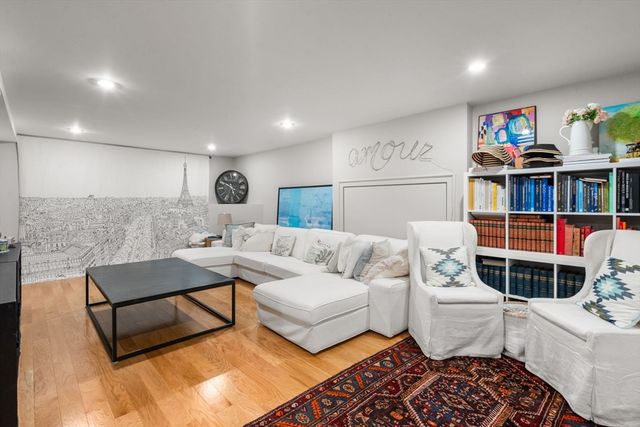 75 Auburn St, Newton, MA 02466
