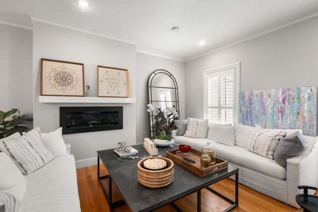 75 Auburn St, Newton, MA 02466