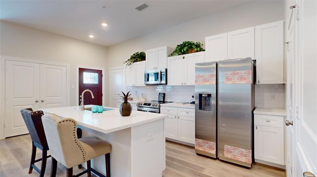 504 Nursery Rd 1102, The Woodlands, TX 77380