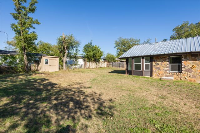 709 N Rusk Street, Weatherford, TX 76086
