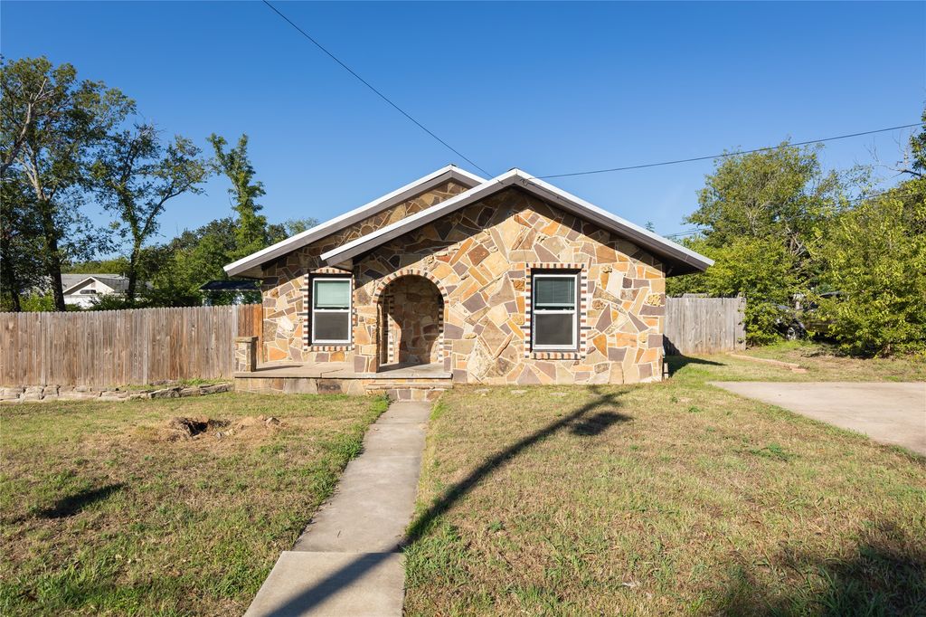 709 N Rusk Street, Weatherford, TX 76086