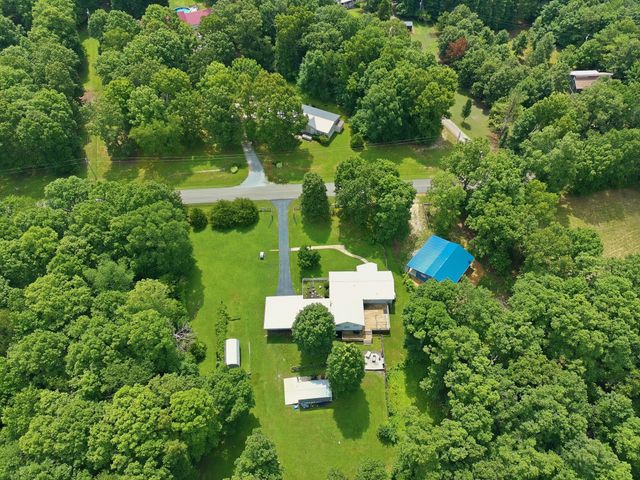 428 Peters Rd, Summertown, TN 38483