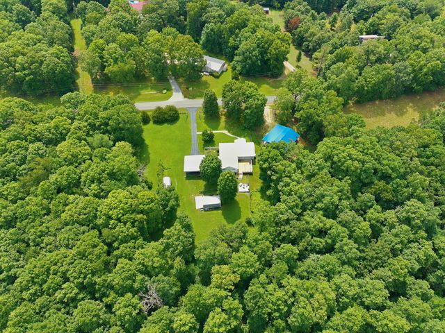 428 Peters Rd, Summertown, TN 38483