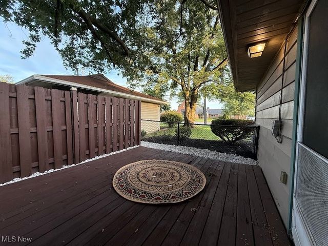 8880 W Ridgewood Drive, Parma Heights, OH 44130