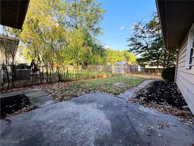 8880 W Ridgewood Drive, Parma Heights, OH 44130