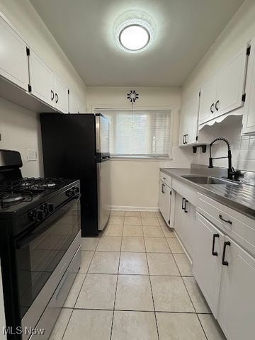 8880 W Ridgewood Drive, Parma Heights, OH 44130