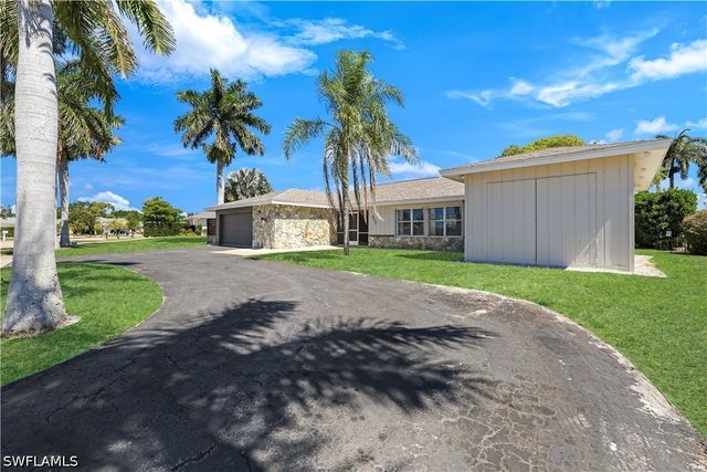 233 Shadowridge CT, Marco Island, FL 34145