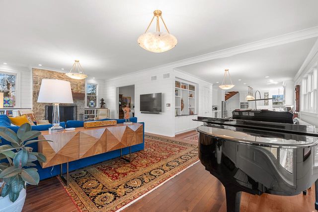 222 E Pleasant STREET, Oconomowoc, WI 53066