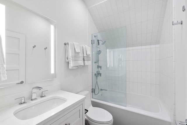 222 E Pleasant STREET, Oconomowoc, WI 53066