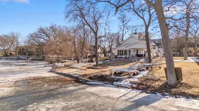 222 E Pleasant STREET, Oconomowoc, WI 53066