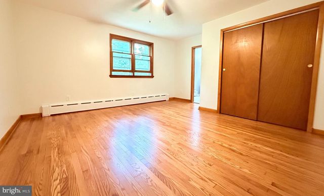2392 E AVENUE, Levittown, PA 19056