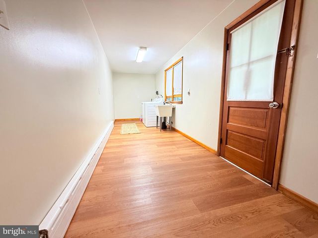 2392 E AVENUE, Levittown, PA 19056