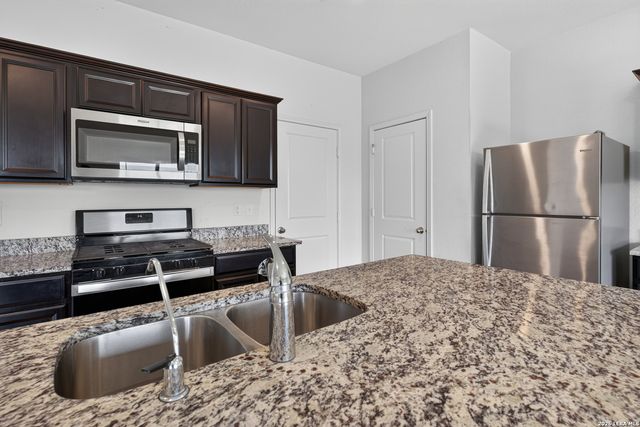 4911 MORNING GRAZE, St Hedwig, TX 78152