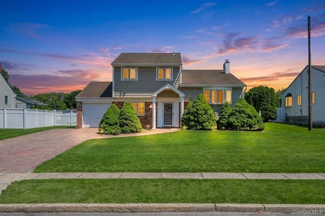 12 Sagebrush Lane, Kings Park, NY 11754