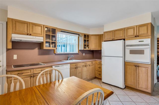 12 Sagebrush Lane, Kings Park, NY 11754