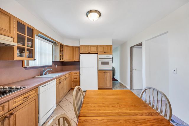 12 Sagebrush Lane, Kings Park, NY 11754