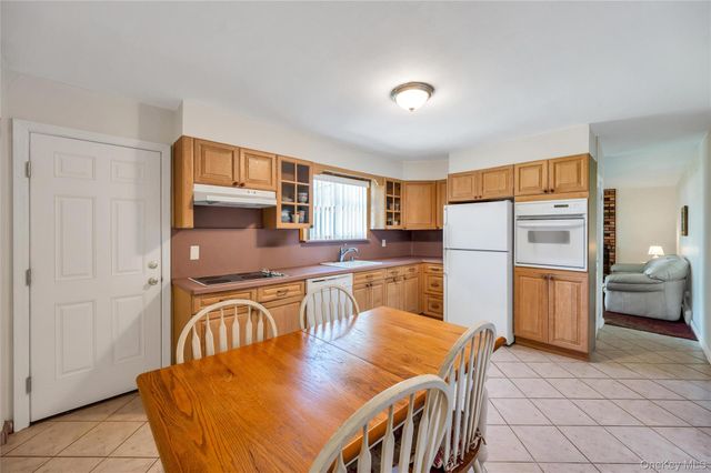 12 Sagebrush Lane, Kings Park, NY 11754