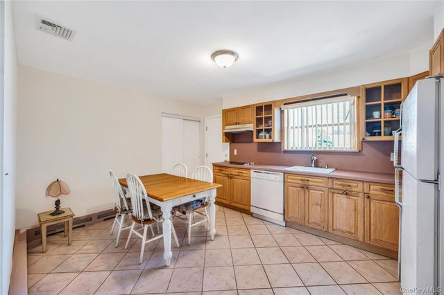 12 Sagebrush Lane, Kings Park, NY 11754