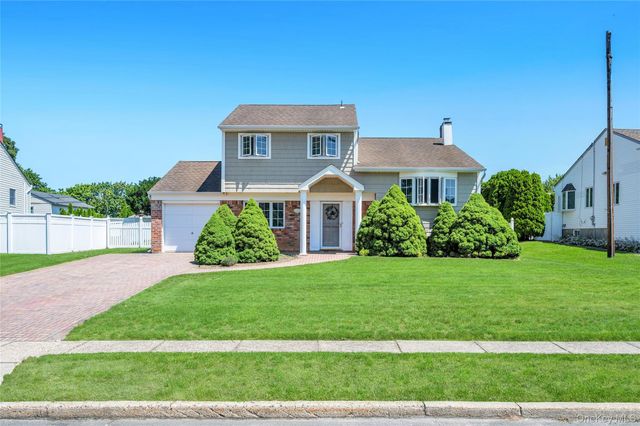 12 Sagebrush Lane, Kings Park, NY 11754