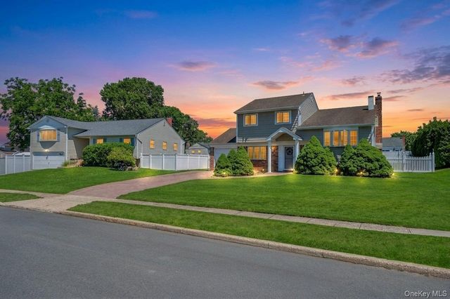 12 Sagebrush Lane, Kings Park, NY 11754