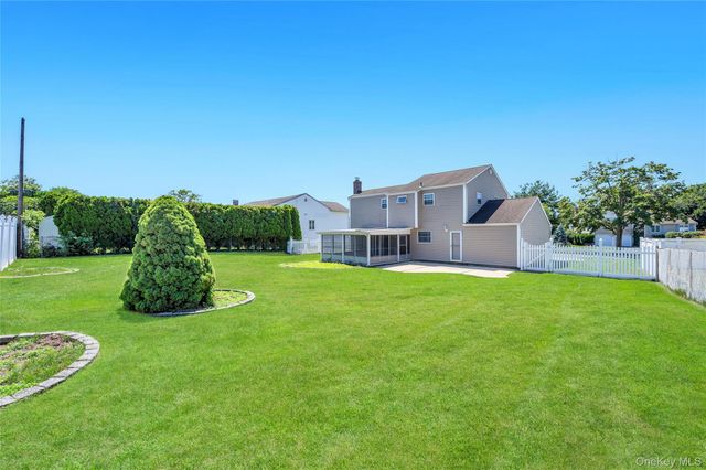 12 Sagebrush Lane, Kings Park, NY 11754