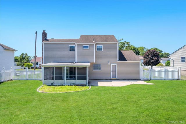 12 Sagebrush Lane, Kings Park, NY 11754