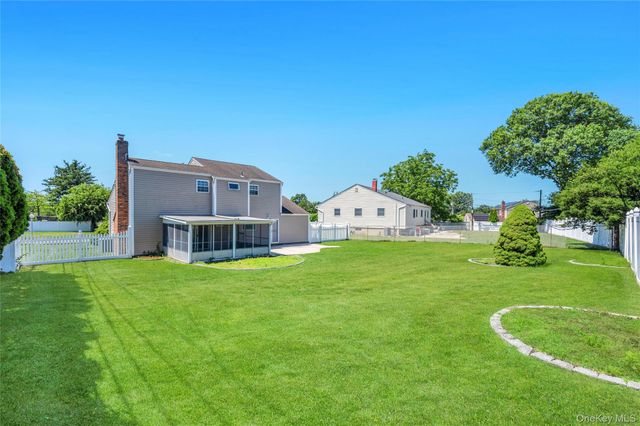 12 Sagebrush Lane, Kings Park, NY 11754