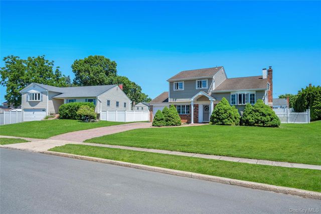 12 Sagebrush Lane, Kings Park, NY 11754