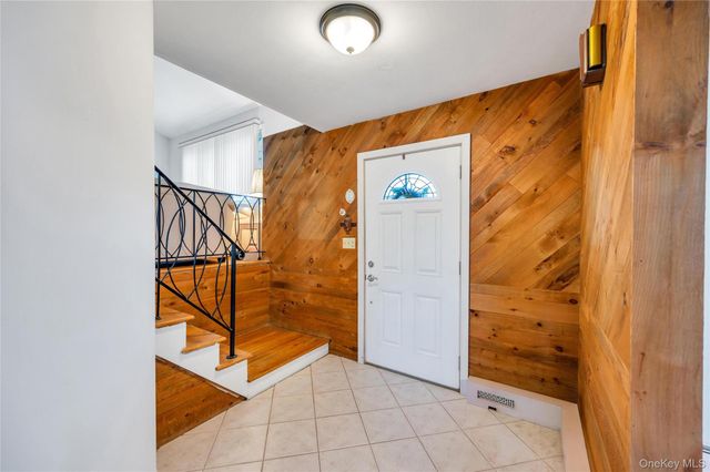 12 Sagebrush Lane, Kings Park, NY 11754