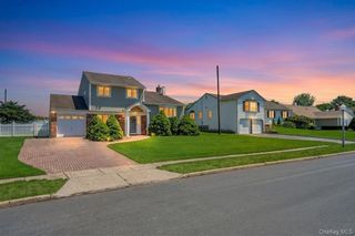 12 Sagebrush Lane, Kings Park, NY 11754