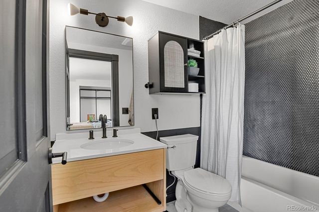 3249 W Fairview Place 208, Denver, CO 80211