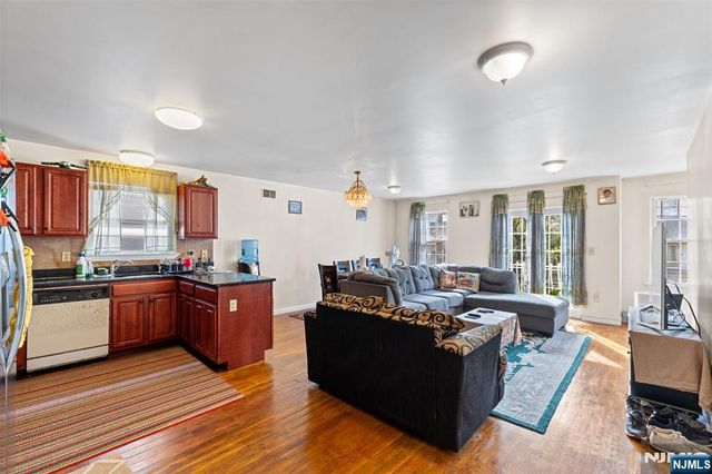 116 Oak Street, Jersey City, NJ 07304