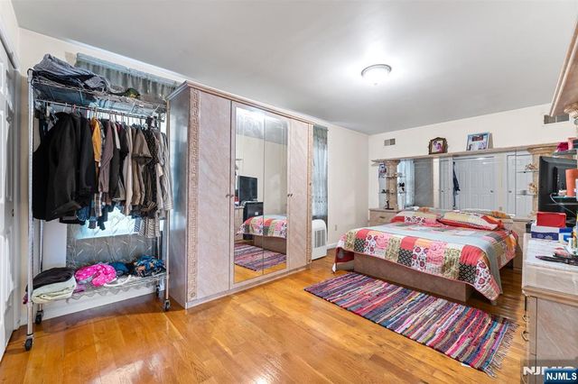 116 Oak Street, Jersey City, NJ 07304