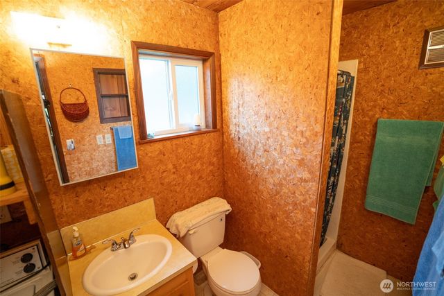 120 N Ayock Beach Drive, Lilliwaup, WA 98555
