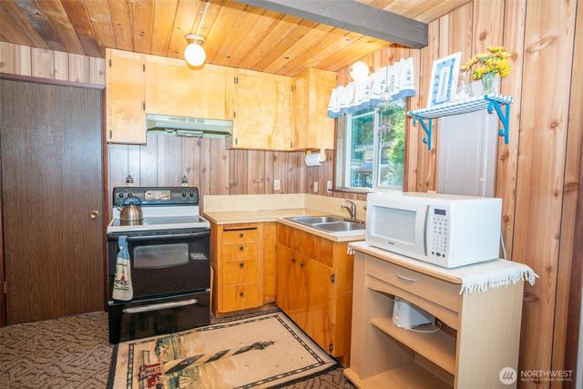 120 N Ayock Beach Drive, Lilliwaup, WA 98555