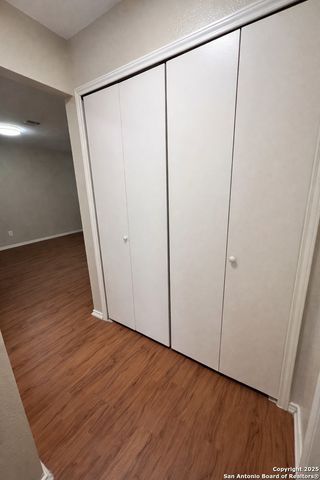 534 DUKEWAY DR B, Universal City, TX 78148