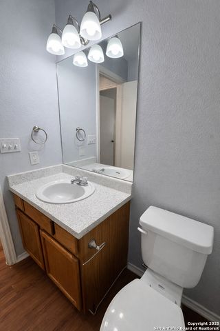 534 DUKEWAY DR B, Universal City, TX 78148