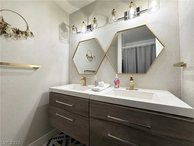 1526 East Twain Avenue, Las Vegas, NV 89169