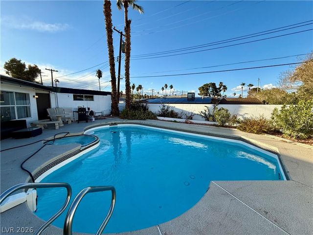 1526 East Twain Avenue, Las Vegas, NV 89169
