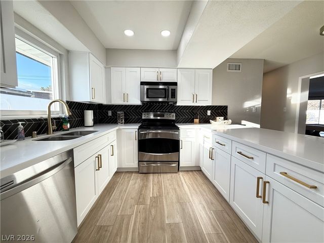 1526 East Twain Avenue, Las Vegas, NV 89169