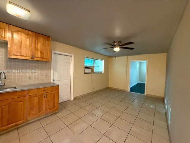 518 NW 10th St 2, Hallandale Beach, FL 33009