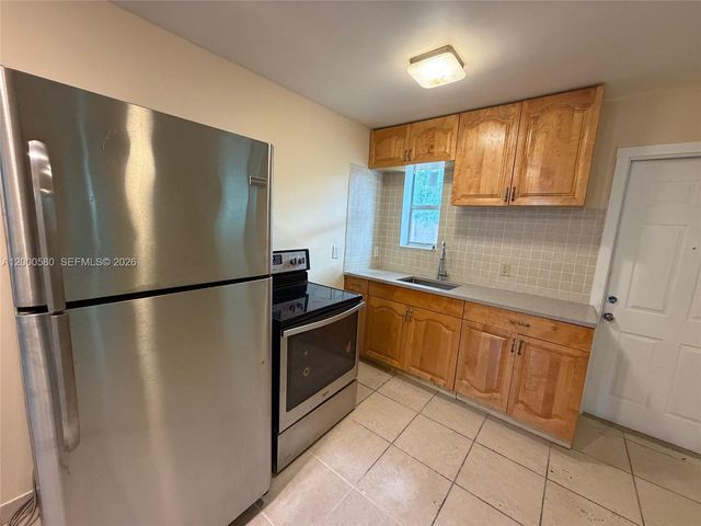 518 NW 10th St 2, Hallandale Beach, FL 33009