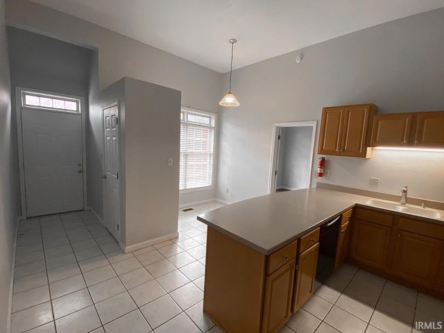 111 E 6th St Apt D, Bloomington, IN 47408