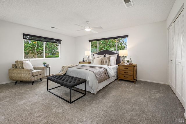 333 Twin Lakes Dr, Santa Rosa, CA 95409