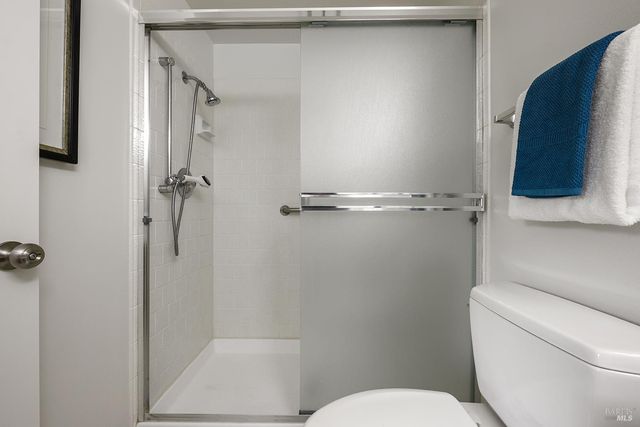 333 Twin Lakes Dr, Santa Rosa, CA 95409