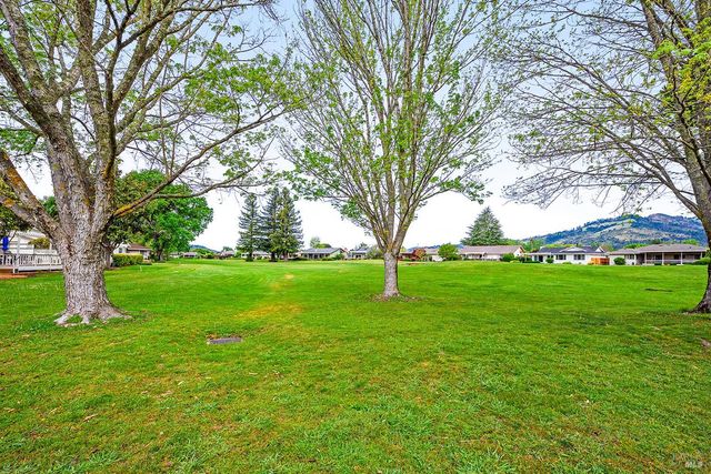 333 Twin Lakes Dr, Santa Rosa, CA 95409